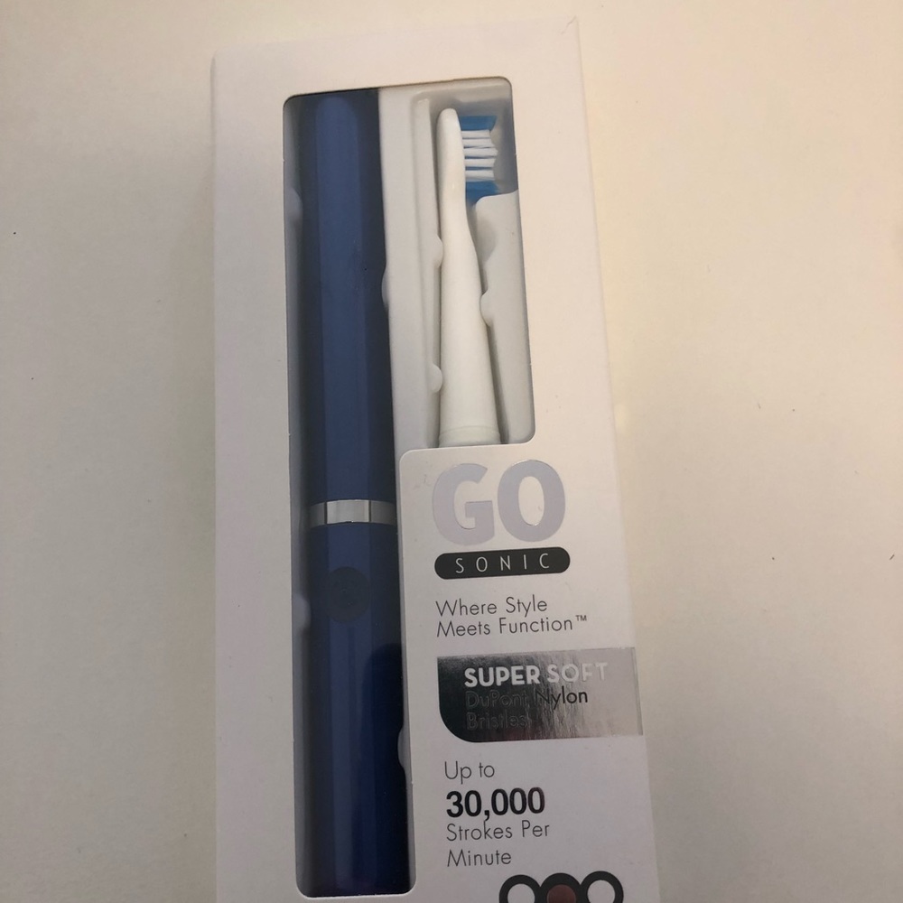 Pop Go travel toothbrush. Blue. NWT.